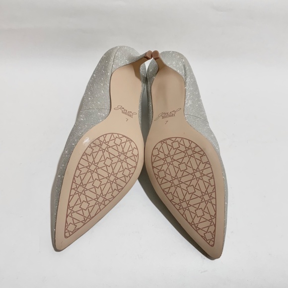BADGLEY MISCHKA Royalty Silver Glitter Pointed Toe Kitten Heel Pumps Dress Shoes - Picture 5 of 6